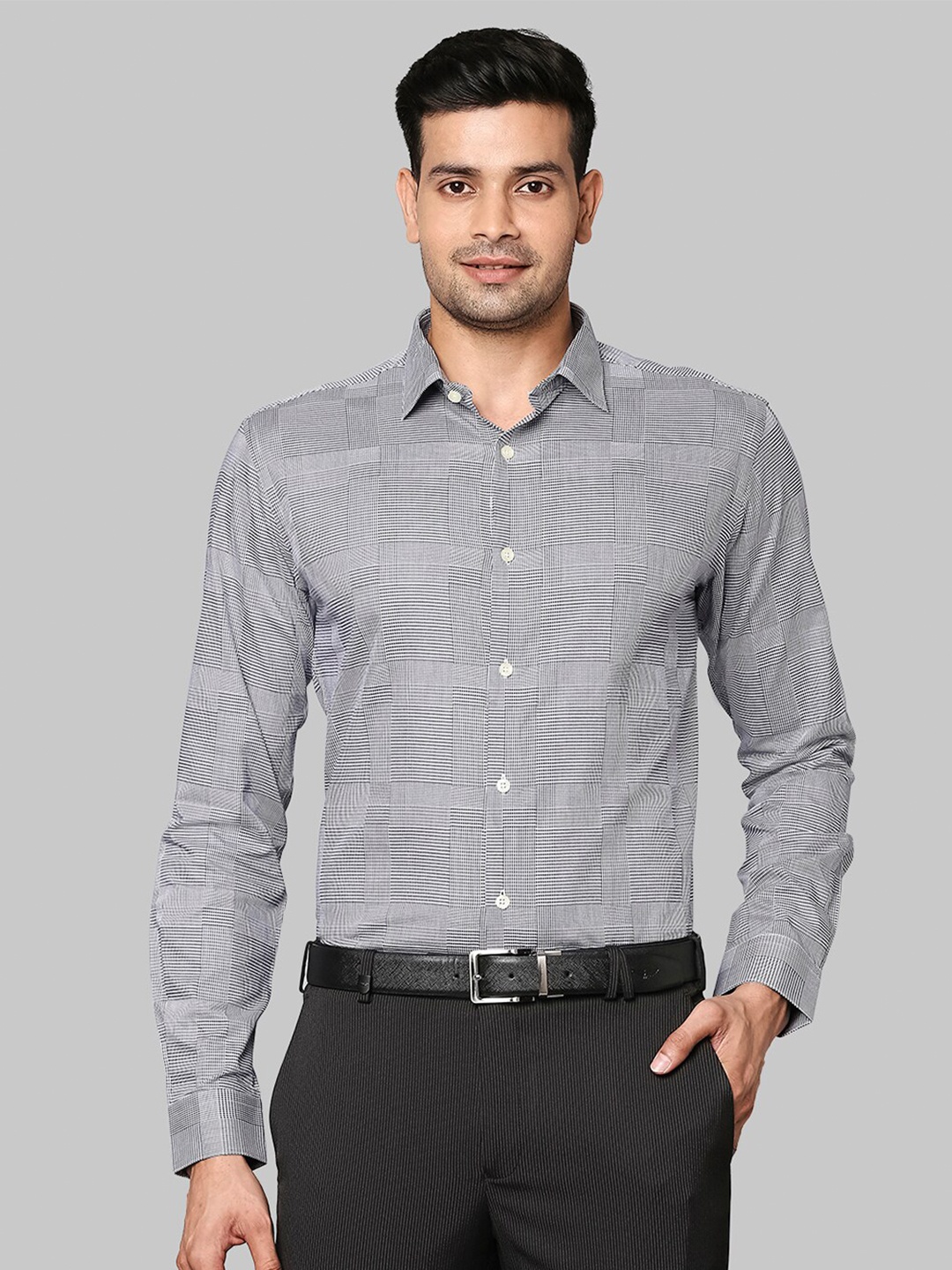 

Park Avenue Men Grey Slim Fit Checked Casual Shirt