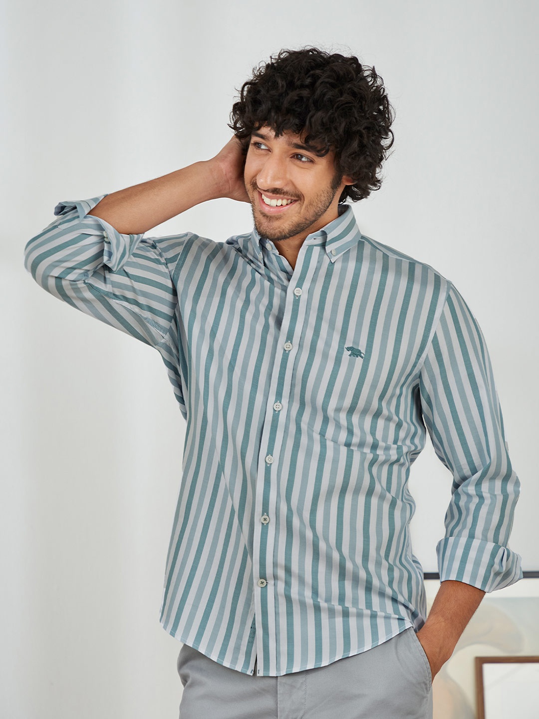 

Andamen Men Blue Relaxed Striped Casual Shirt