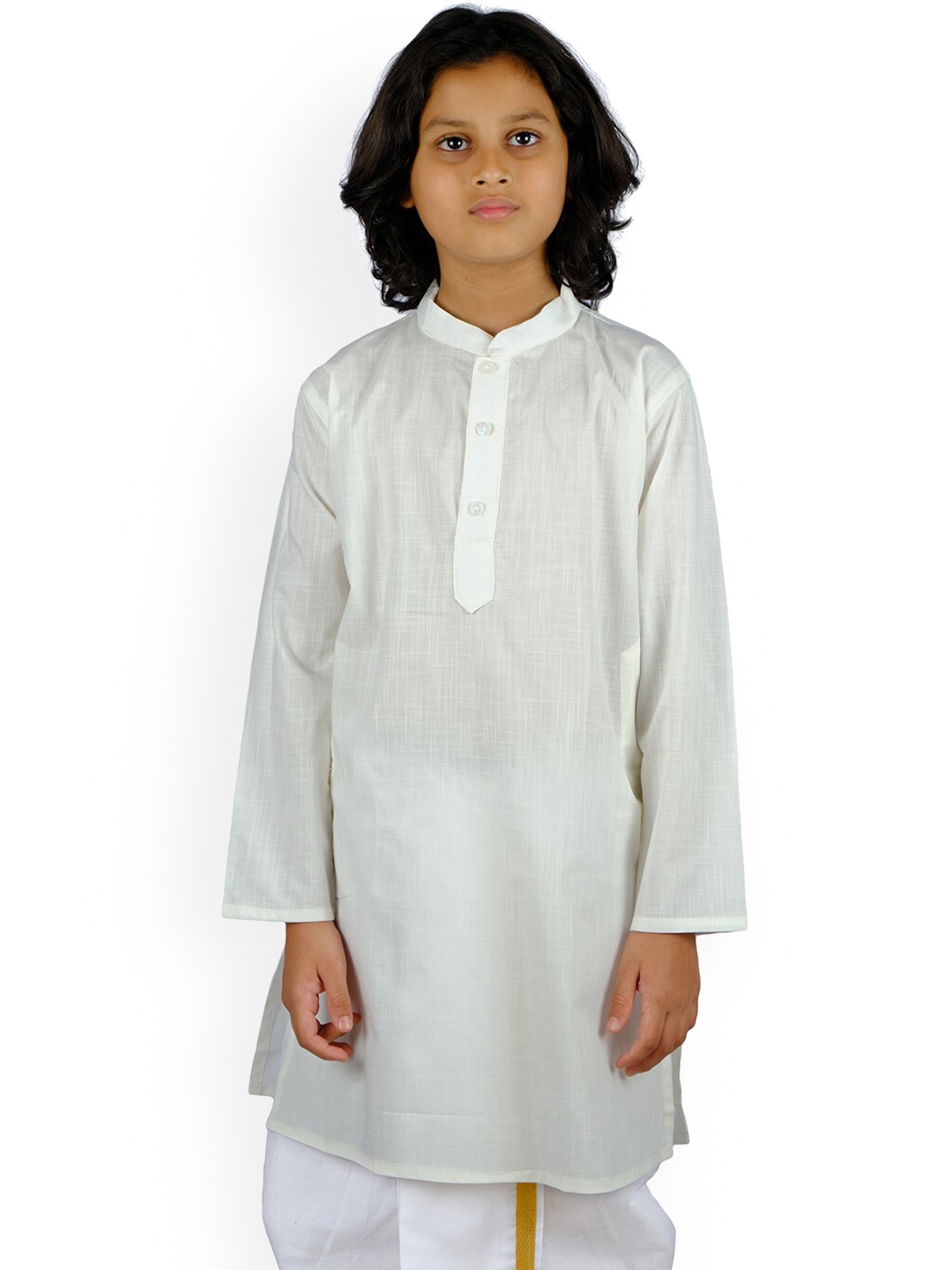 

Sethukrishna Boys Off White Solid Cotton Kurta