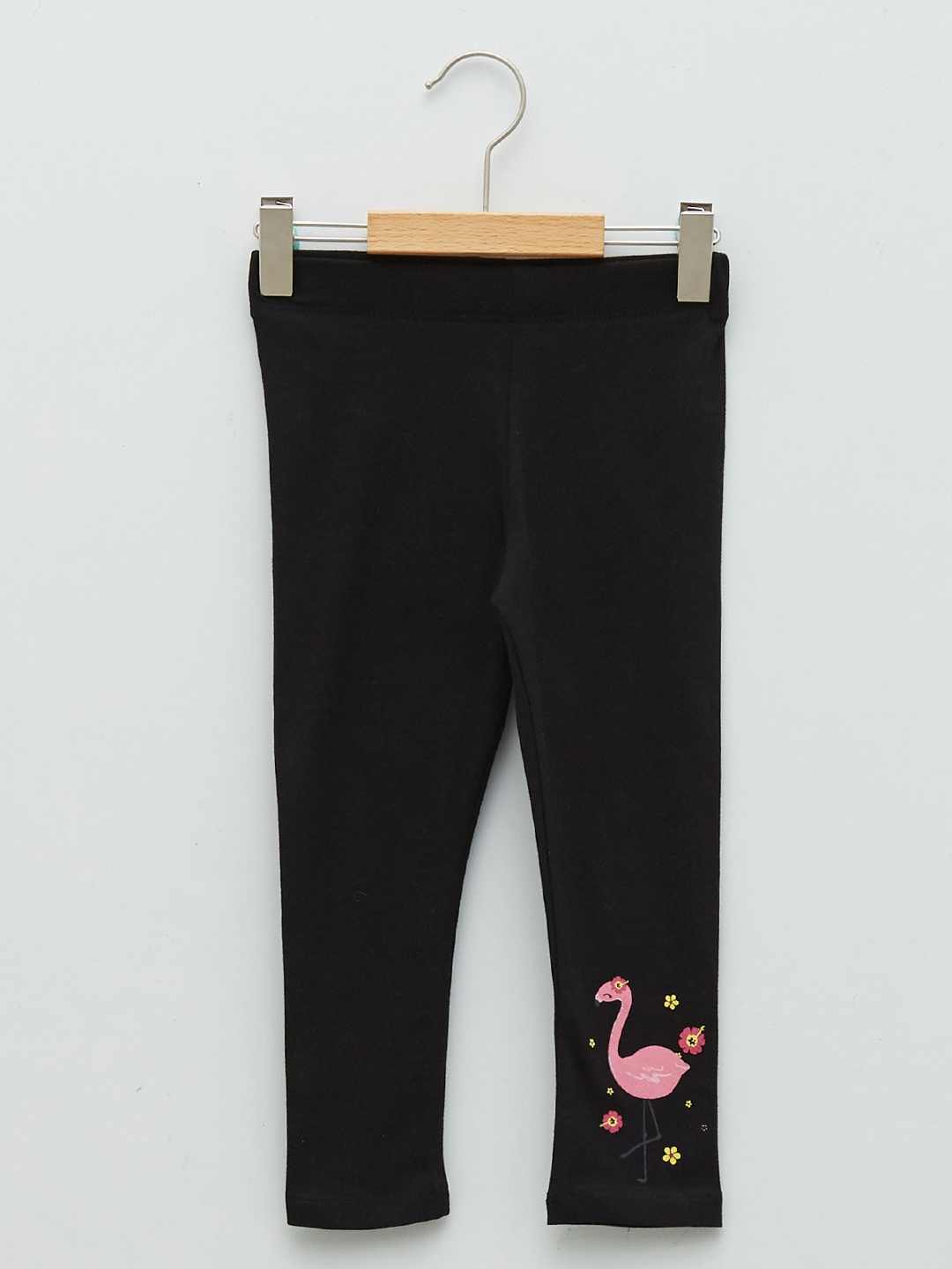 

LC Waikiki Girls Black & Pink Solid Stretchable Leggings