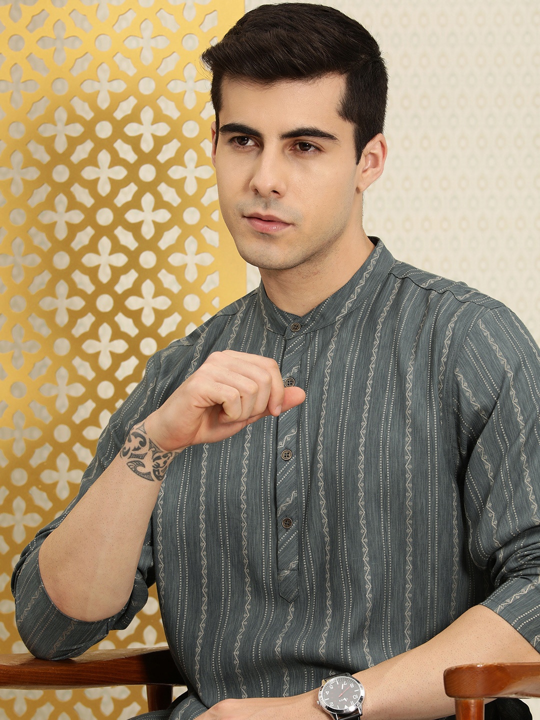 

House of Pataudi Men Grey Striped Straight Kurta