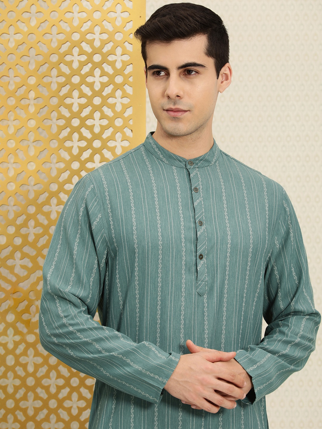 

House of Pataudi Men Green Striped Straight Kurta