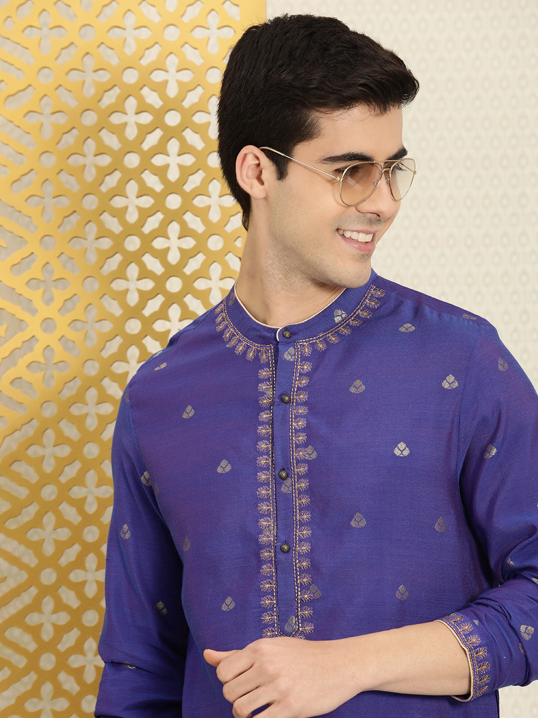 

House of Pataudi Men Purple & Gold-Toned Floral Embroidered Jashn Thread Work Kurta