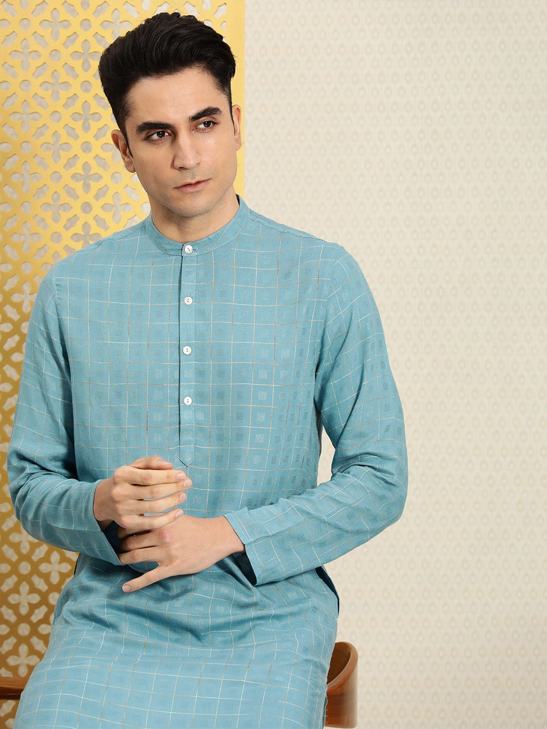 

House of Pataudi Men Blue Checked Jashn Straight Kurta