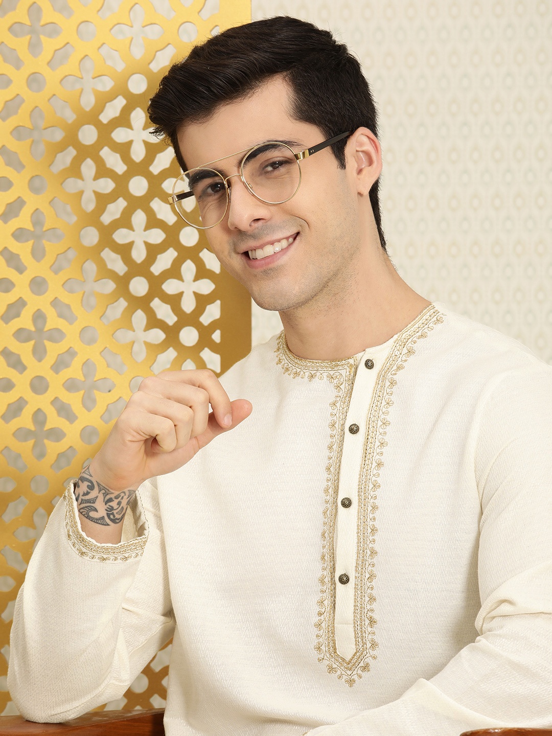 

House of Pataudi Men Coffee Brown & Gold-Toned Ethnic Motifs Embroidered Thread Work Kurta