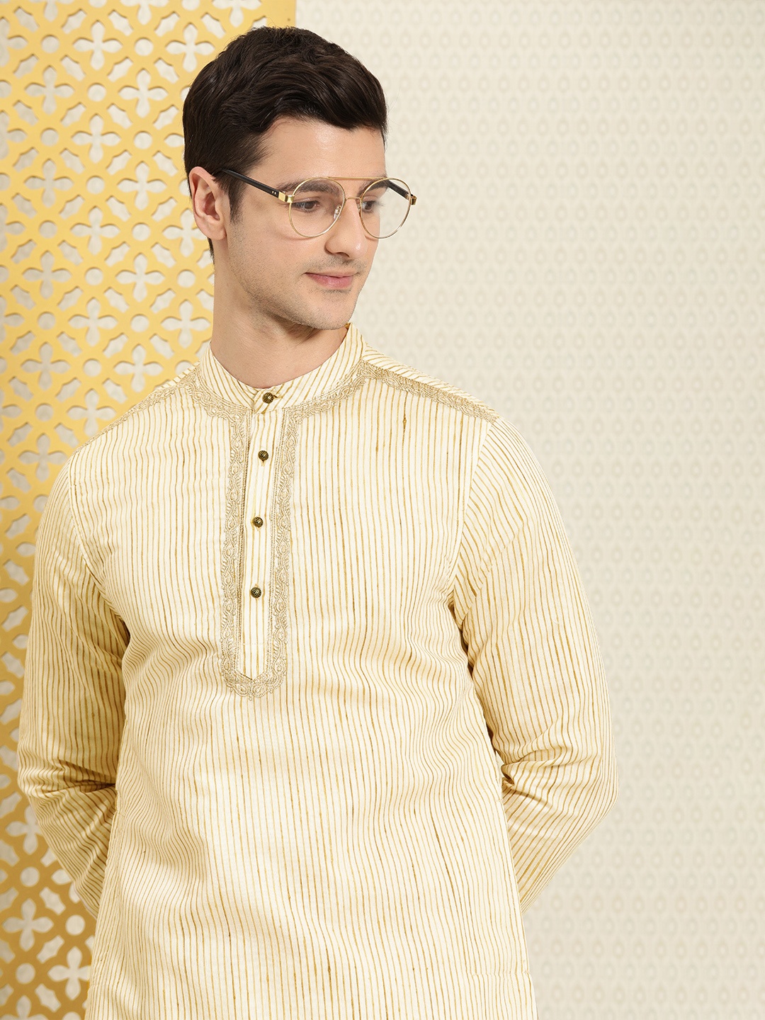 

House of Pataudi Men Off White & Beige Striped Jashn Straight Kurta