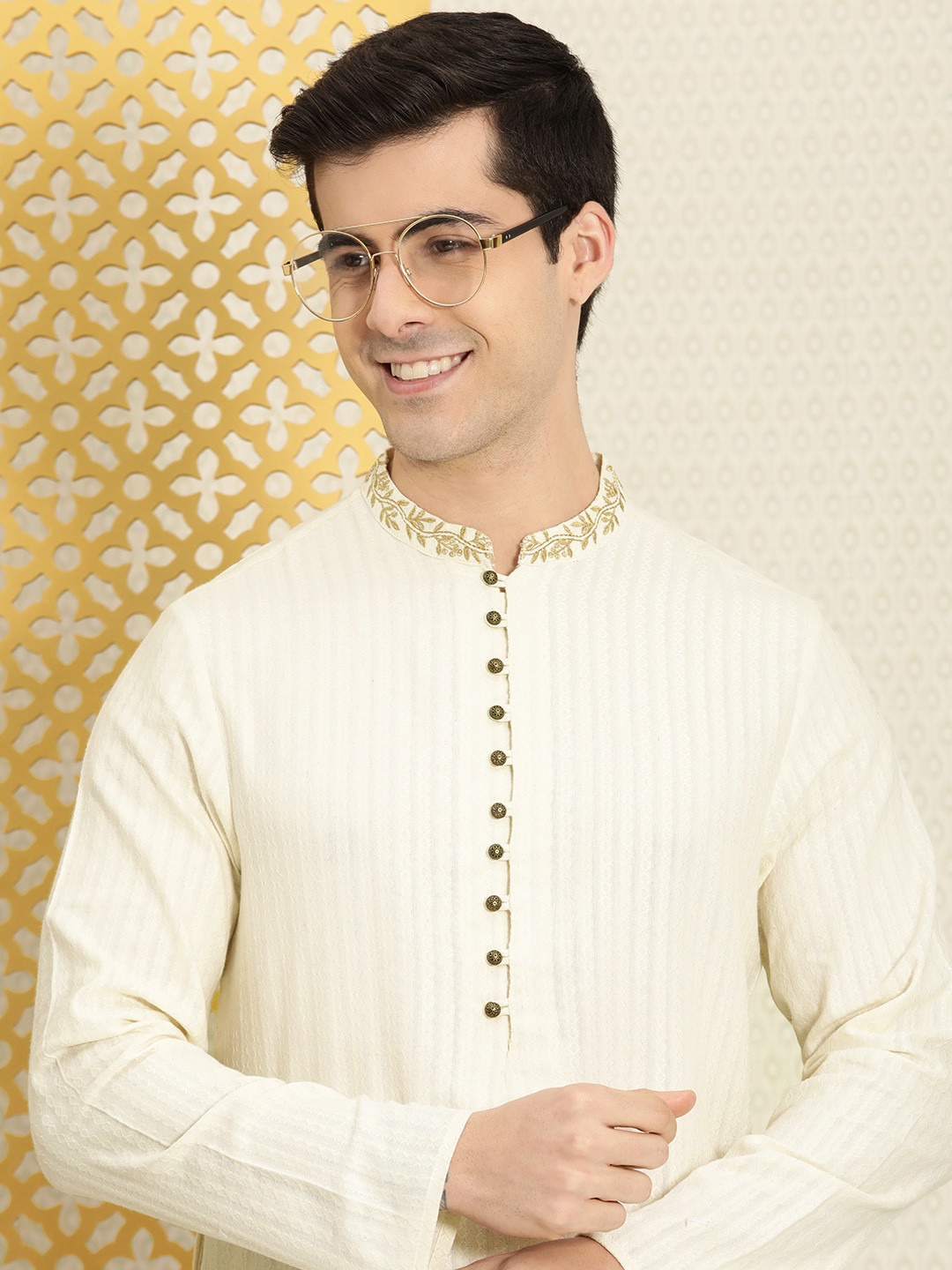 

House of Pataudi Men White & Gold-Toned Woven Designed Jashn Pure Cotton Kurta