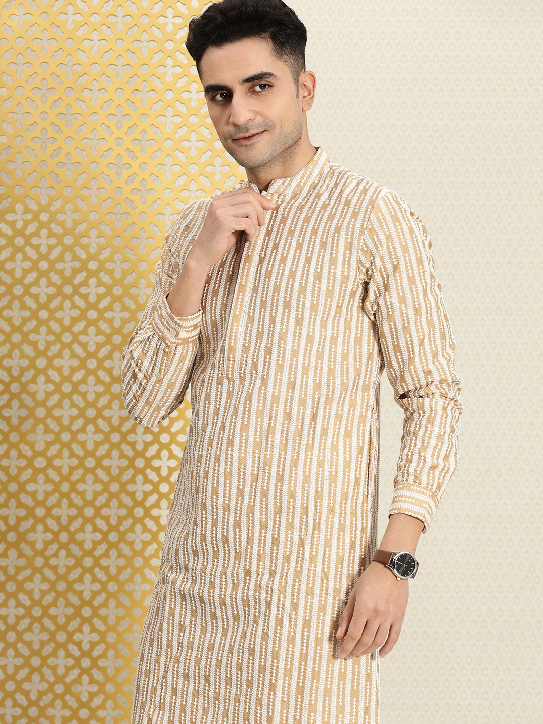 

House of Pataudi Men Beige Ethnic Motifs Embroidered Sequinned Kurta with Churidar