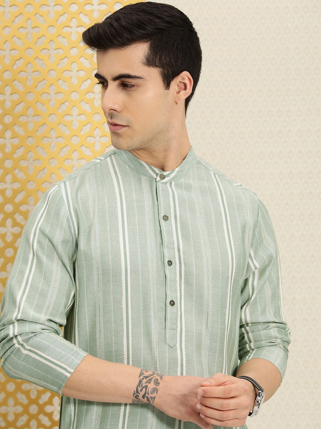 

House of Pataudi Men Green & White Striped Straight Kurta