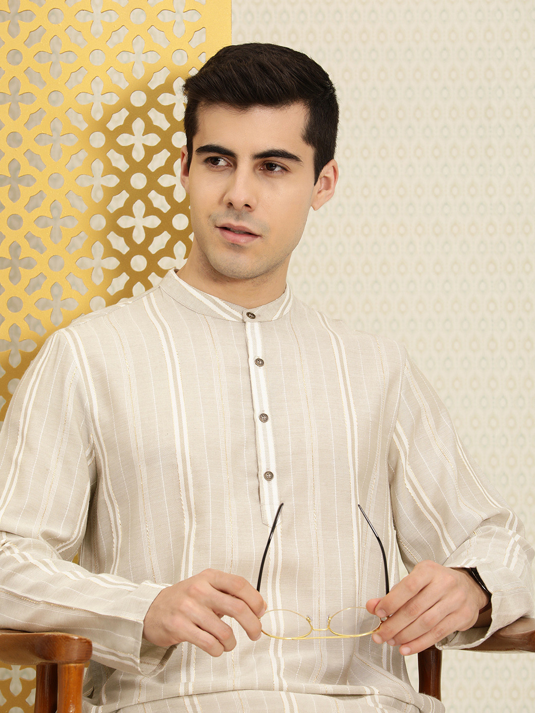 

House of Pataudi Men White & Grey Striped Regular Kurta