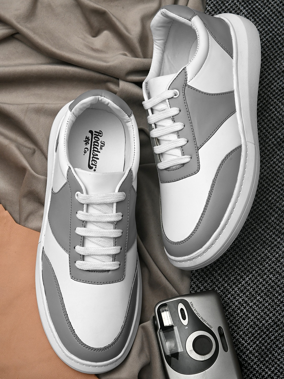

Roadster Men Grey Colourblocked PU Sneakers