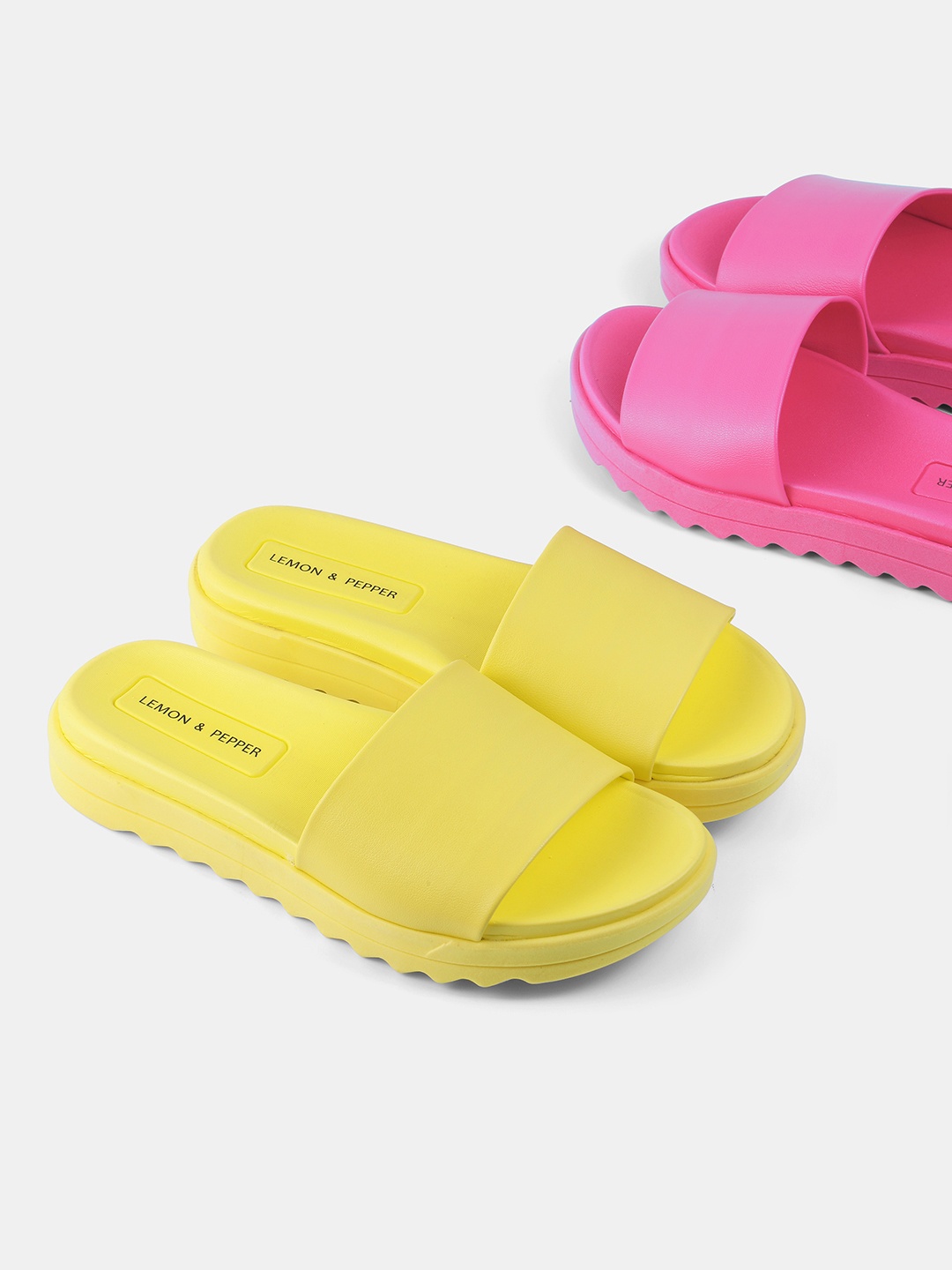 

LEMON & PEPPER Women Yellow Sliders