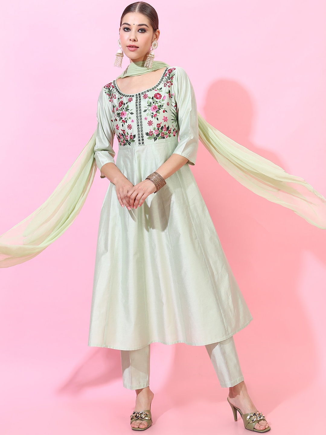 

Vishudh Women Floral Viscose Rayon Kurta Set, Lime green