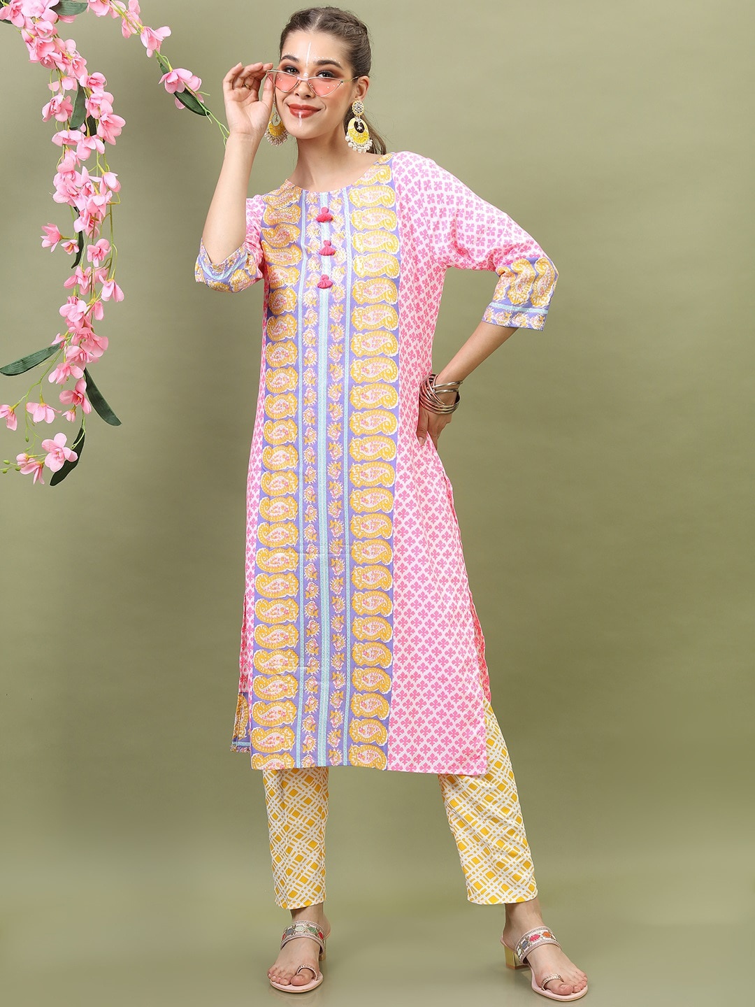

Vishudh Women Pink Ethnic Motifs Printed Flared Sleeves Kurta