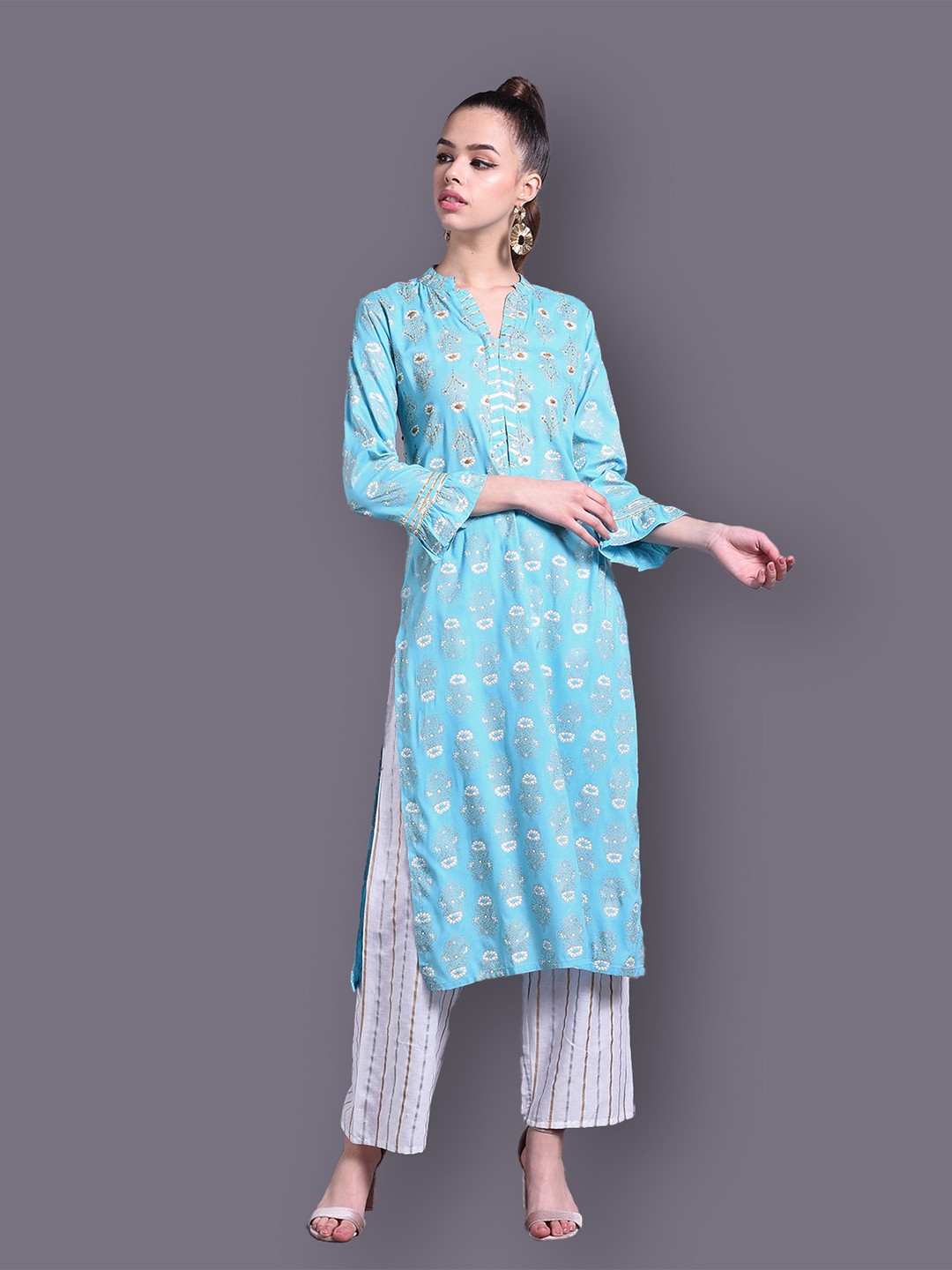 

DORIYA Women Blue Floral Printed Kurti with Trousers