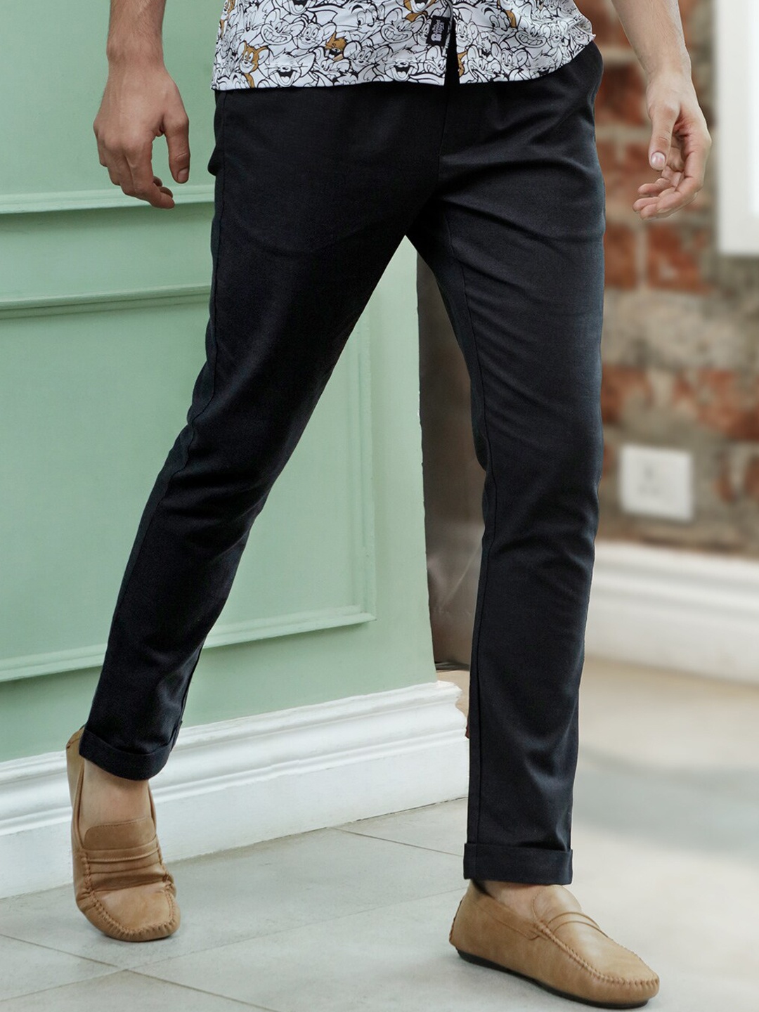 

The Souled Store Men Black Solid Cotton Regular Chinos