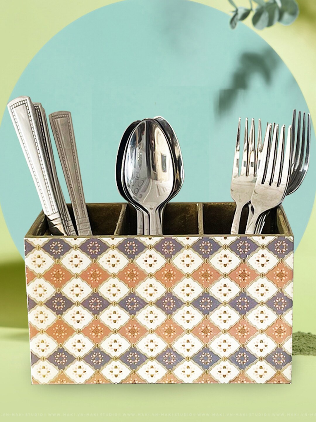

Tranquil square Brown & White Printed Wood Dining Essentials