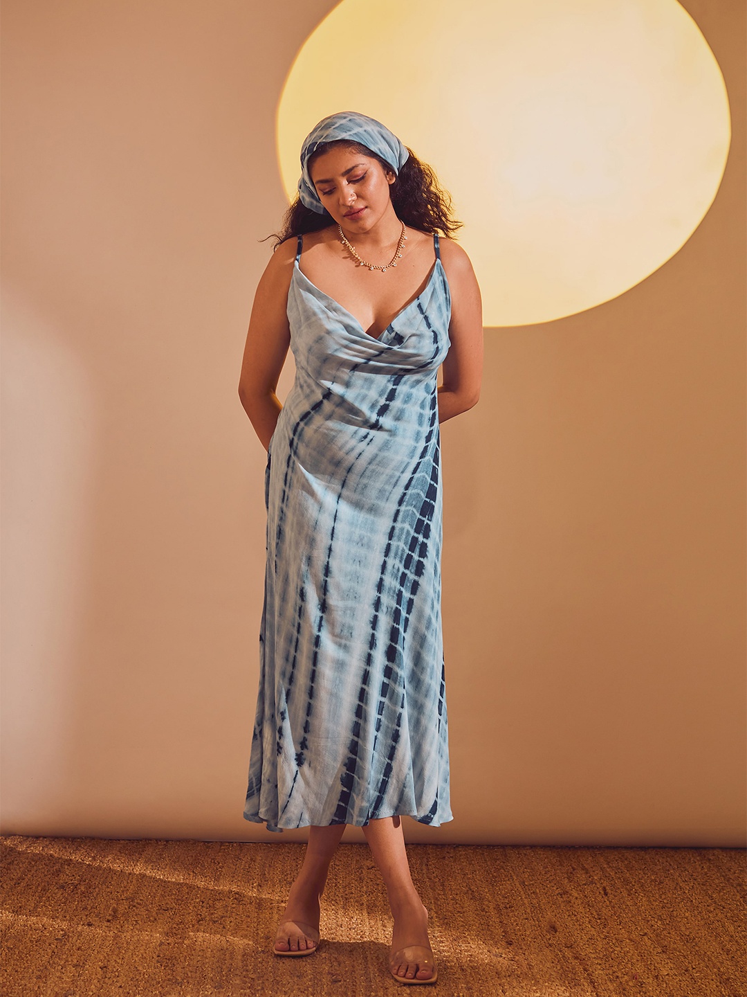 

THE CLOTHING FACTORY Blue Tie and Dye Cowl Neck Sheath Midi Dress