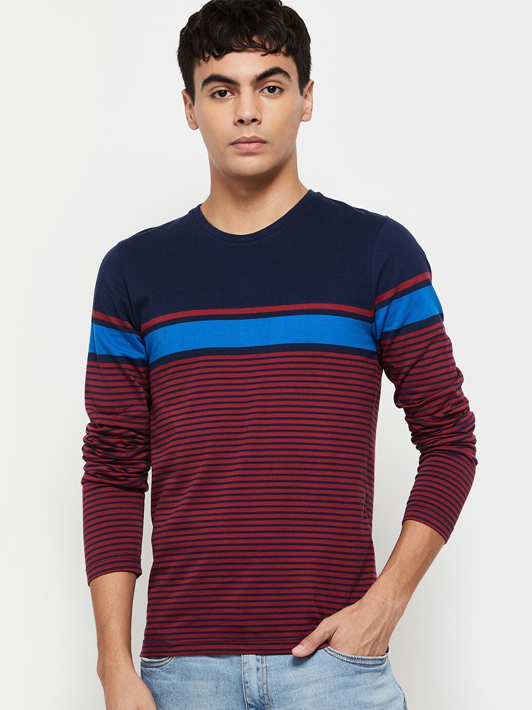

max Men Red & Navy Blue Striped T-shirt
