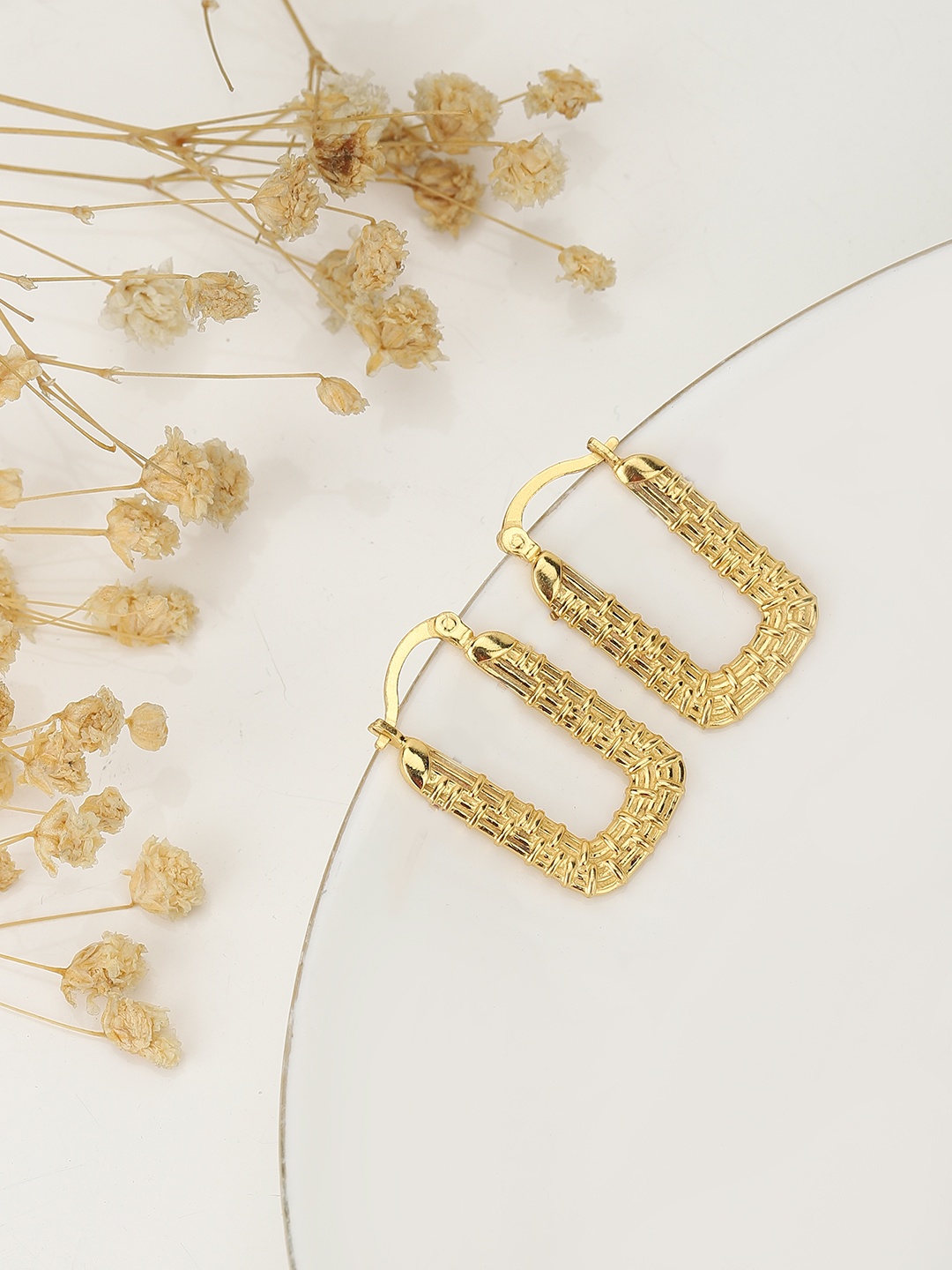 

Carlton London Gold-Toned Oval Hoop Earrings