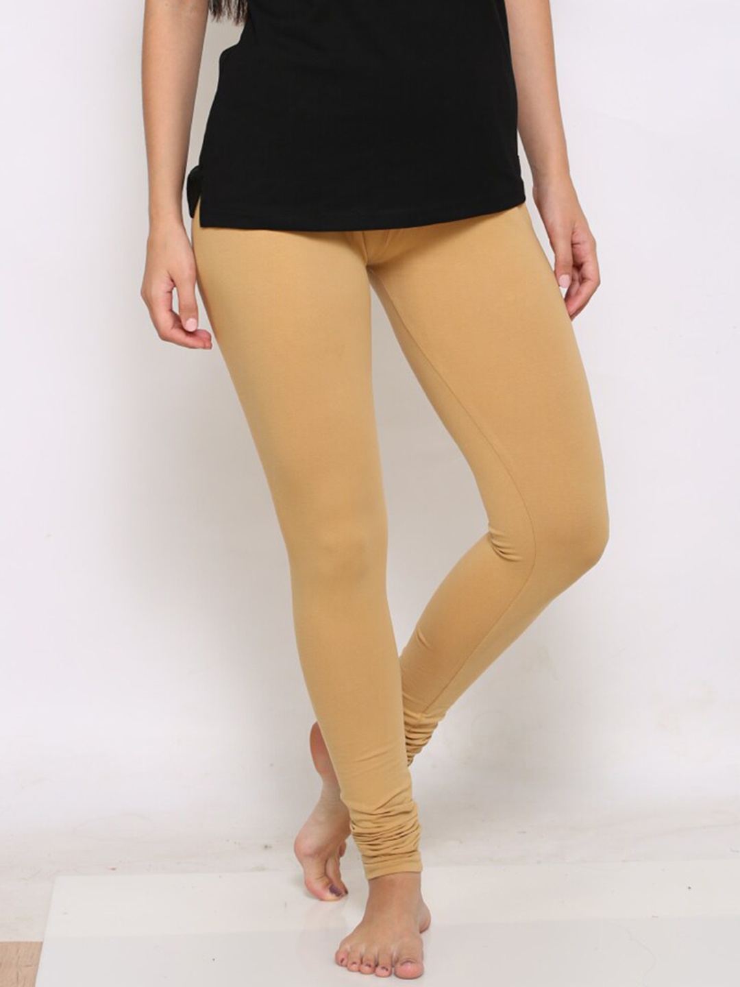 

Prag & Co Women Yellow Solid Cotton Leggings