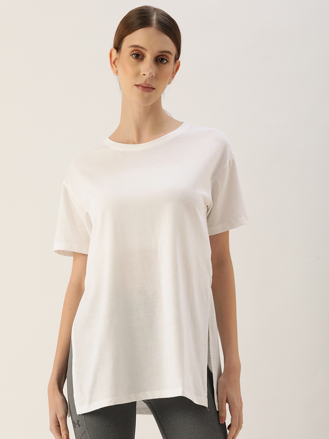 

LC Waikiki Women White Solid T-shirt with Side Slit
