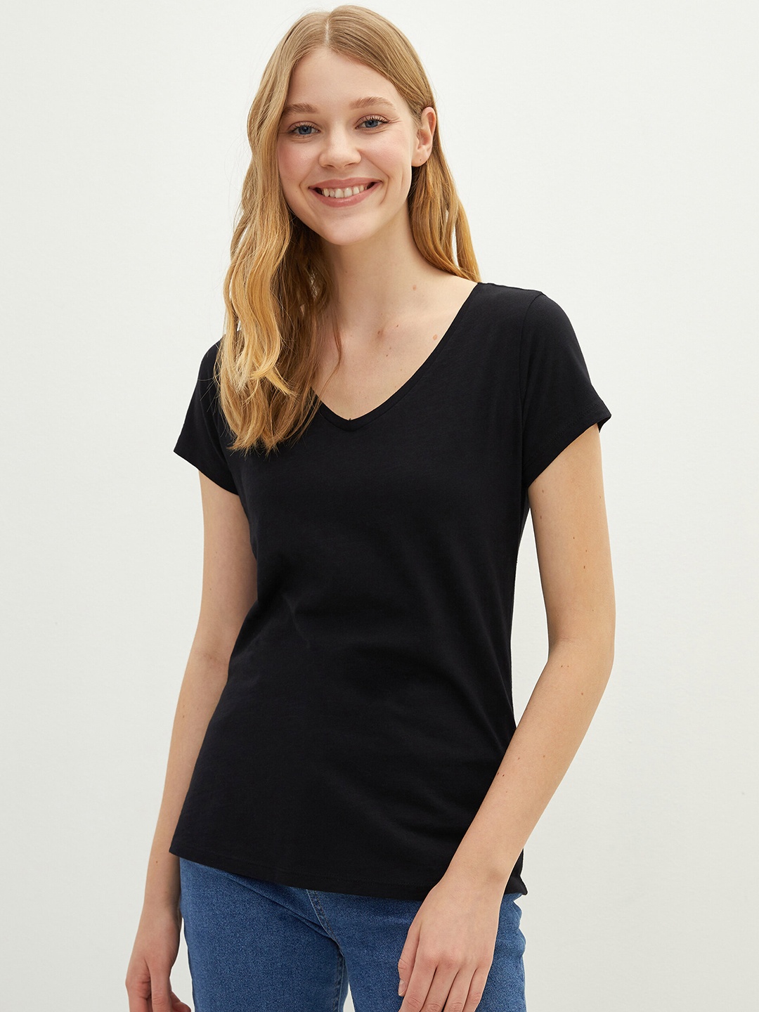 

LC Waikiki Women Black V-Neck T-shirt
