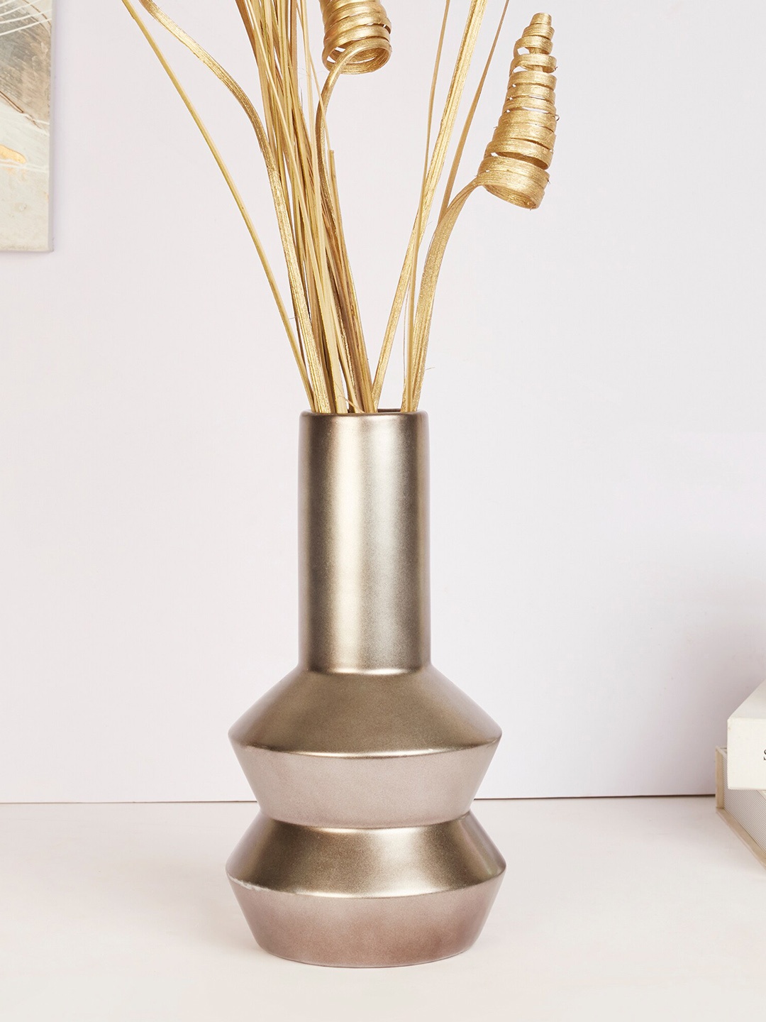 

HomeTown Silver-Toned Solid Ceramic Vase