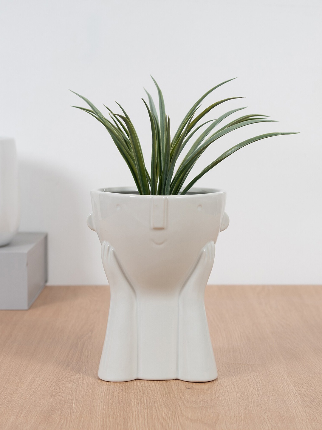 

HomeTown White Solid Ceramic Planter