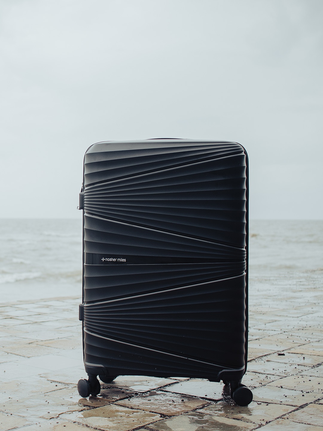 

Nasher Miles Mumbai Solid Hard Medium Trolley Suitcase - 65 cm, Black