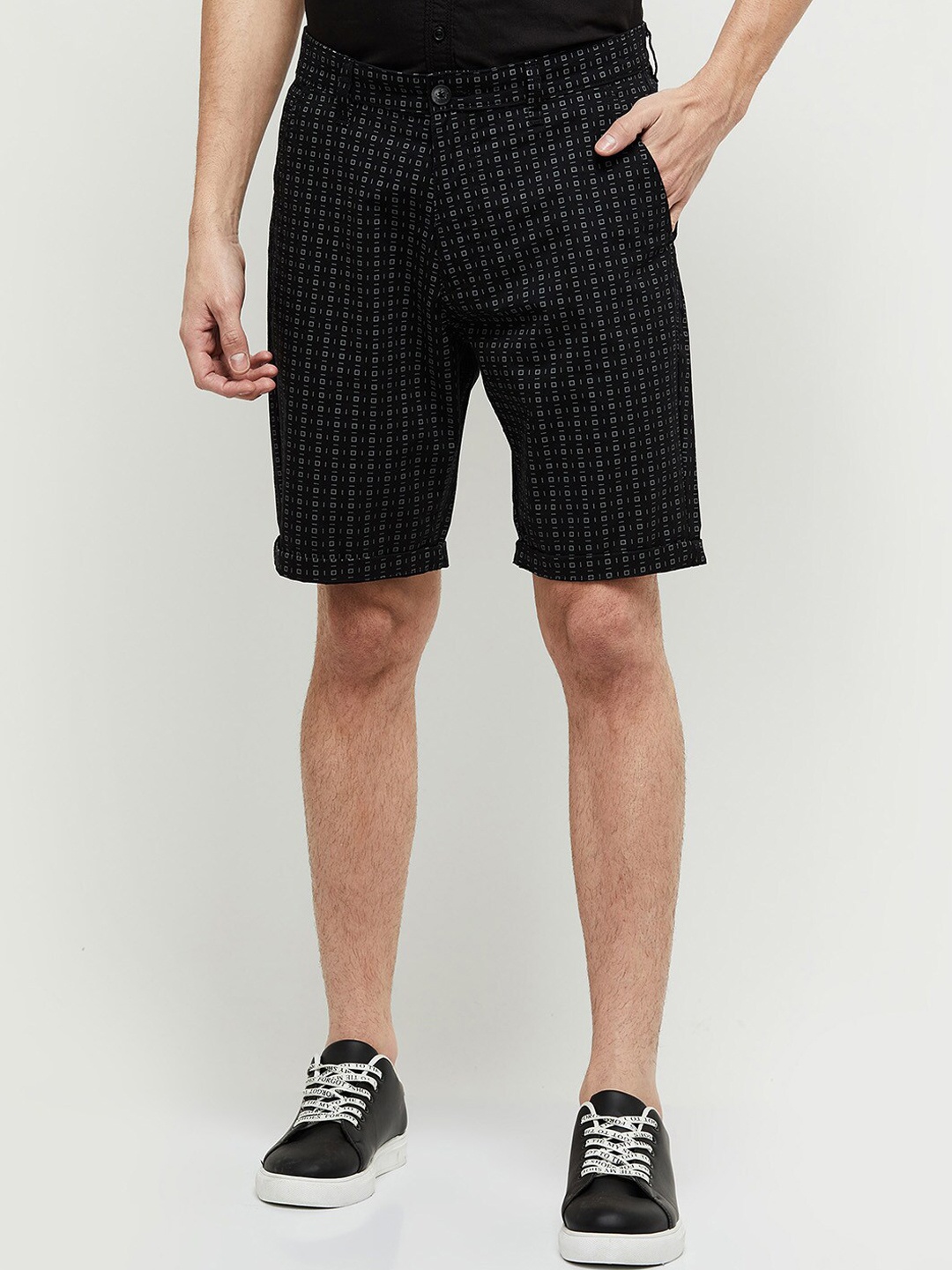 

max Men Black Checked Shorts