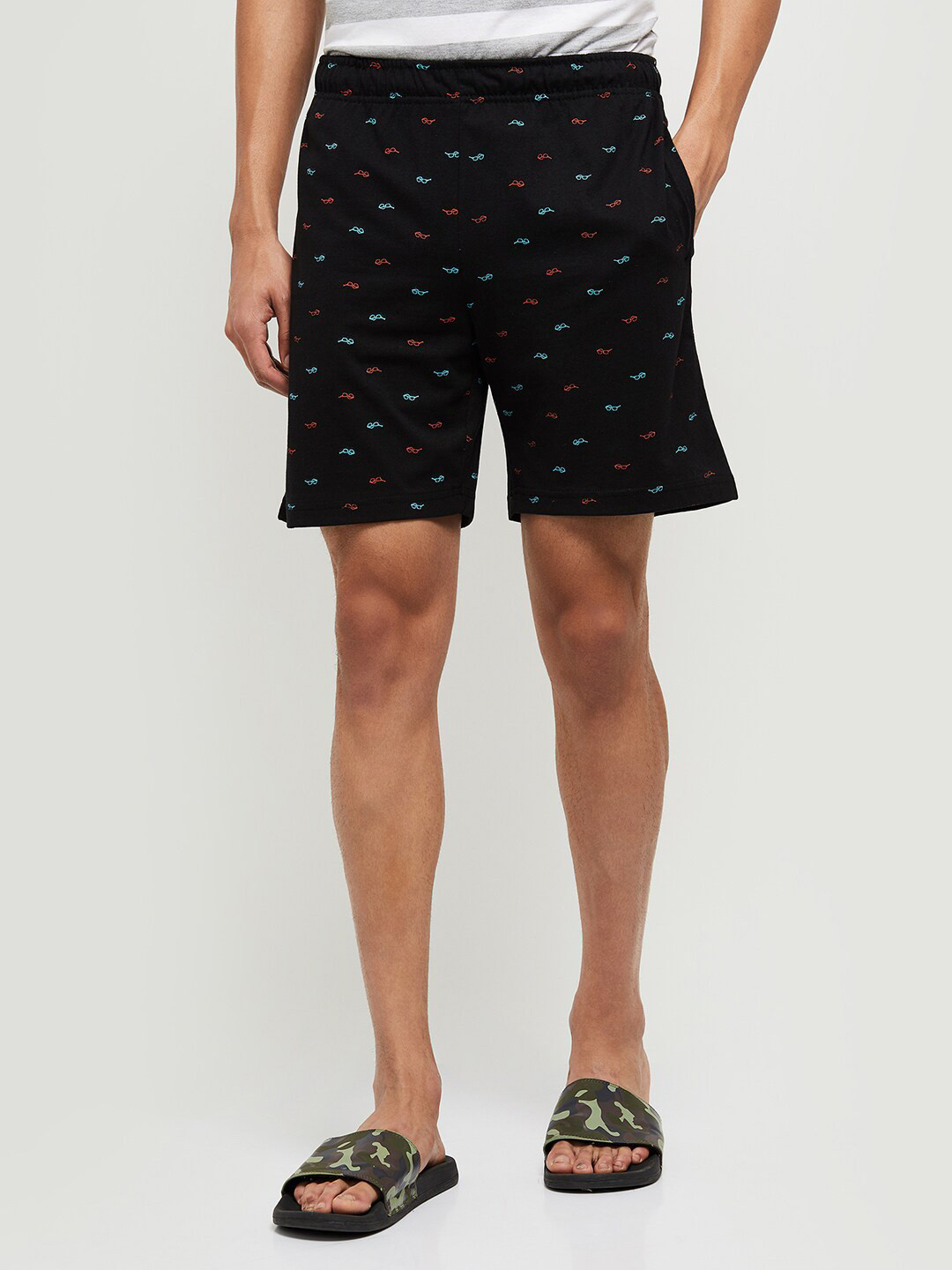 

max Men Black & Blue Printed Lounge Shorts