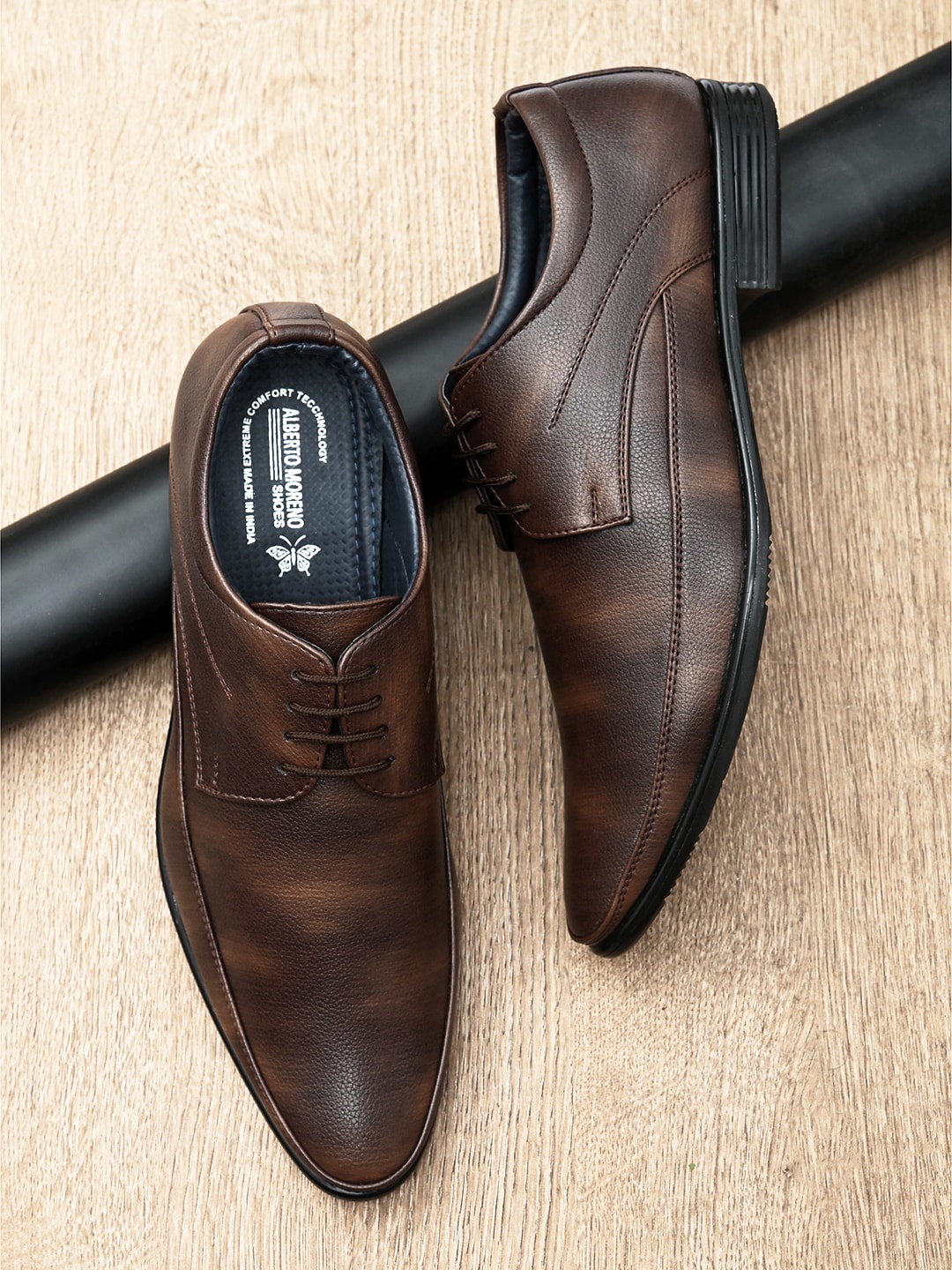 

ALBERTO MORENO Men Brown Textured Formal Derbys