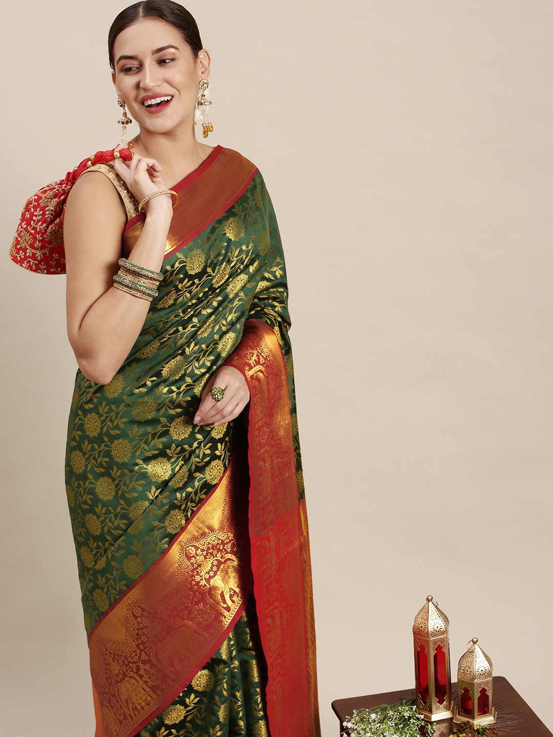

Royal Rajgharana Saree Green & Gold Floral Zari Silk Blend Celebrity Banarasi Sarees