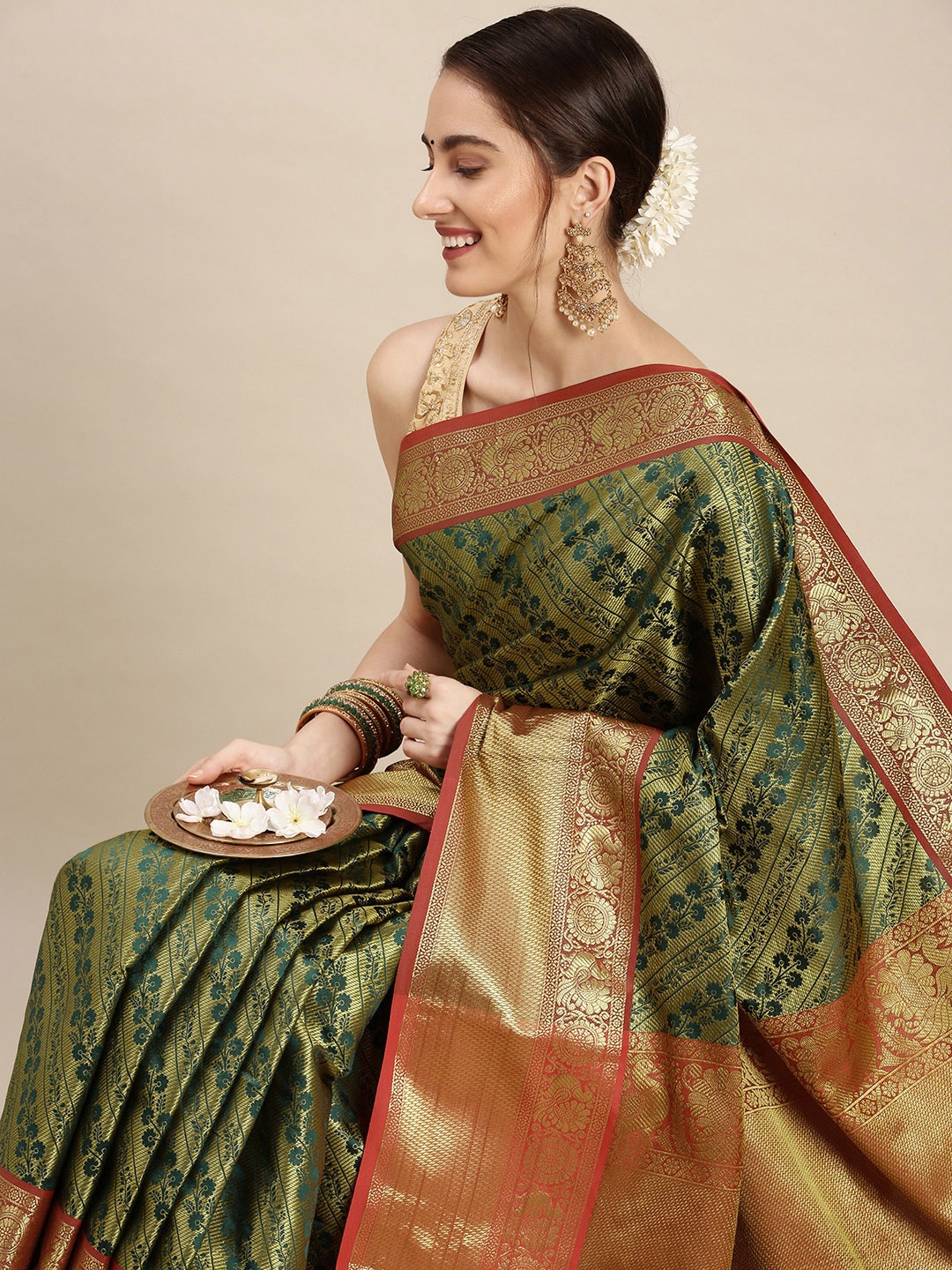 

Royal Rajgharana Saree Green & Gold Ethnic Motifs Zari Celebrity Banarasi Sarees