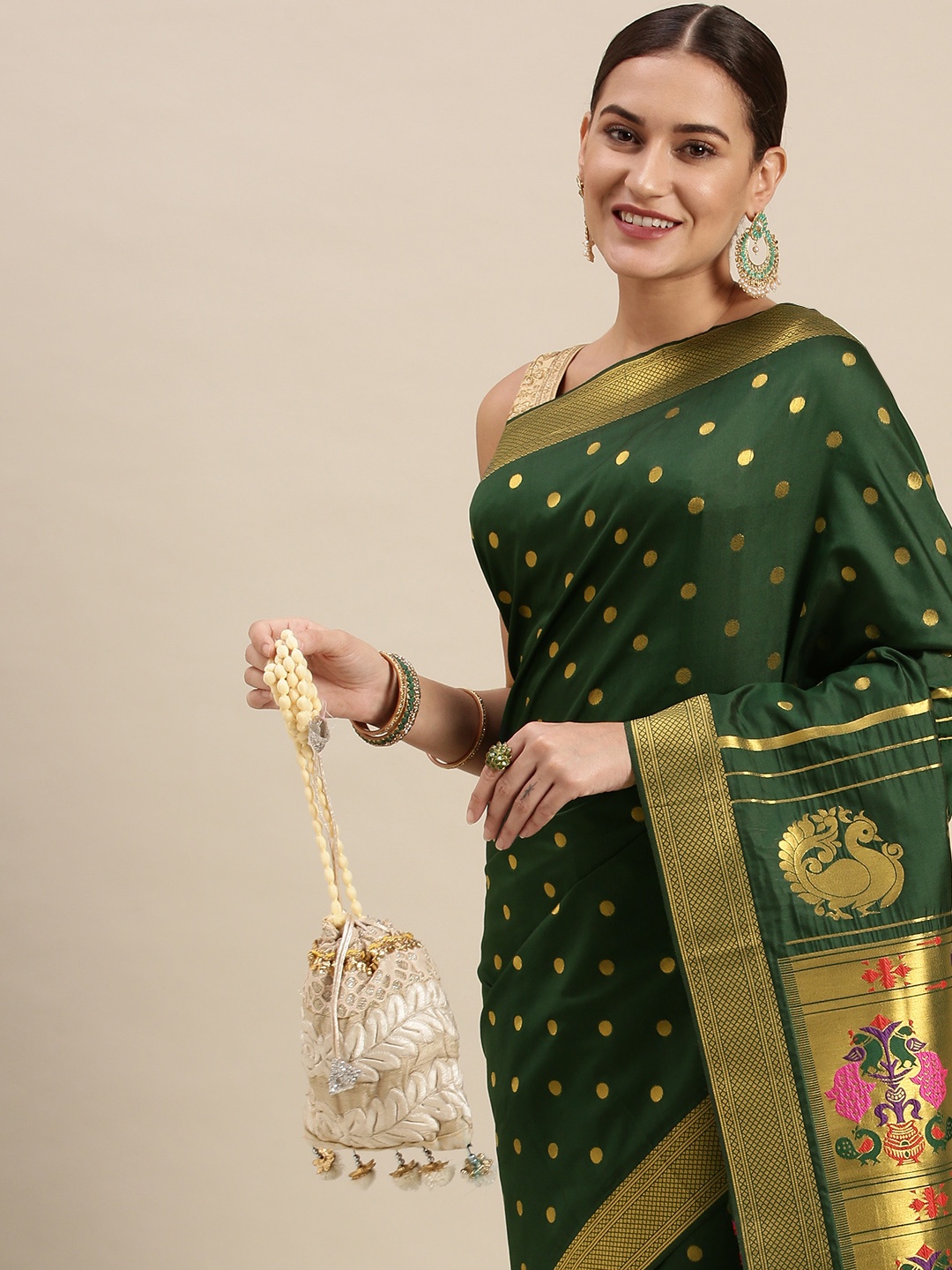 

Royal Rajgharana Saree Green & Gold Zari Silk Blend Celebrity Paithani Sarees