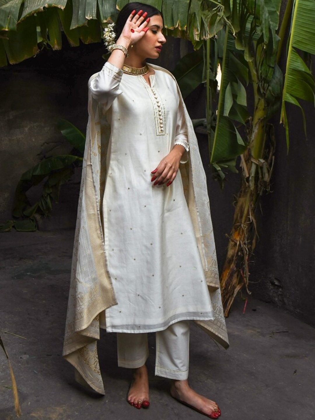 

KARAJ JAIPUR Women Cream-Coloured Floral Embroidered Chanderi Cotton Kurti with Trousers & With Dupatta