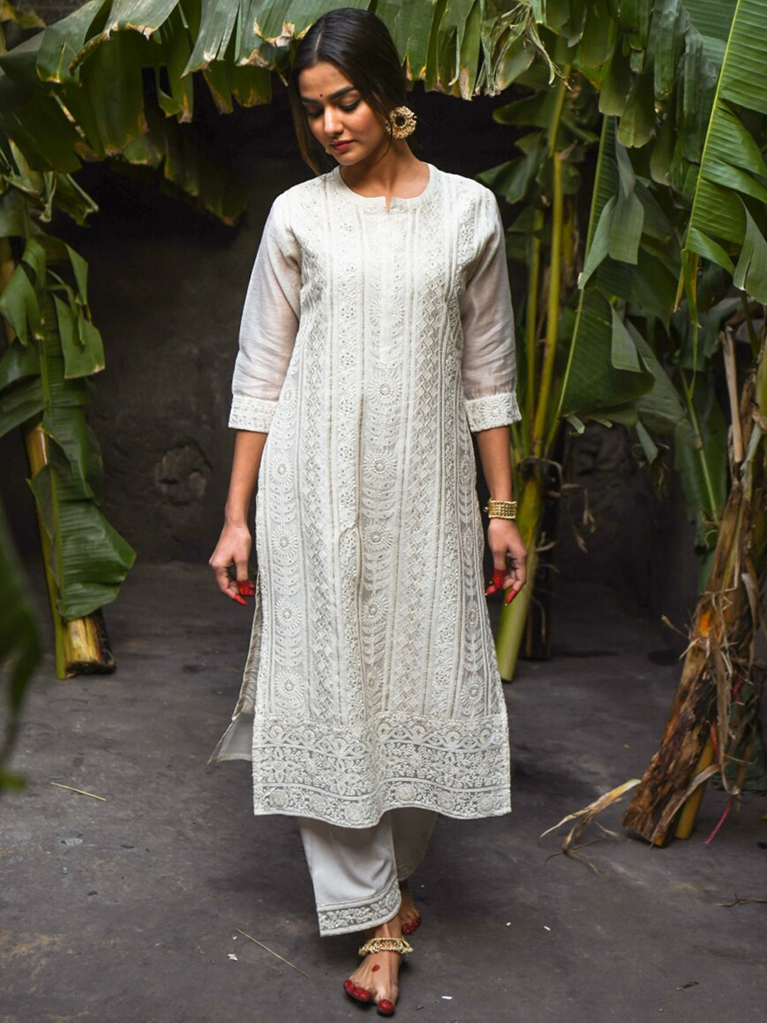 

KARAJ JAIPUR Women Off White Embroidered Chikankari Kurta with Trousers & With Dupatta