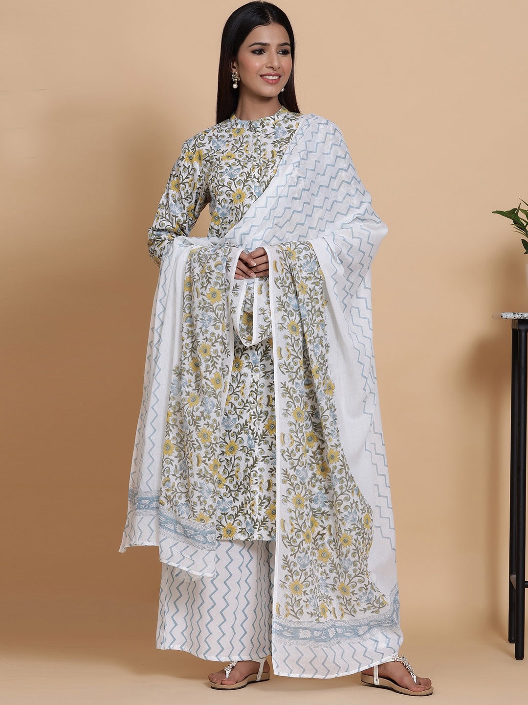 

mirari Women White Floral Printed Pure Cotton Kurta with Palazzos & With Dupatta