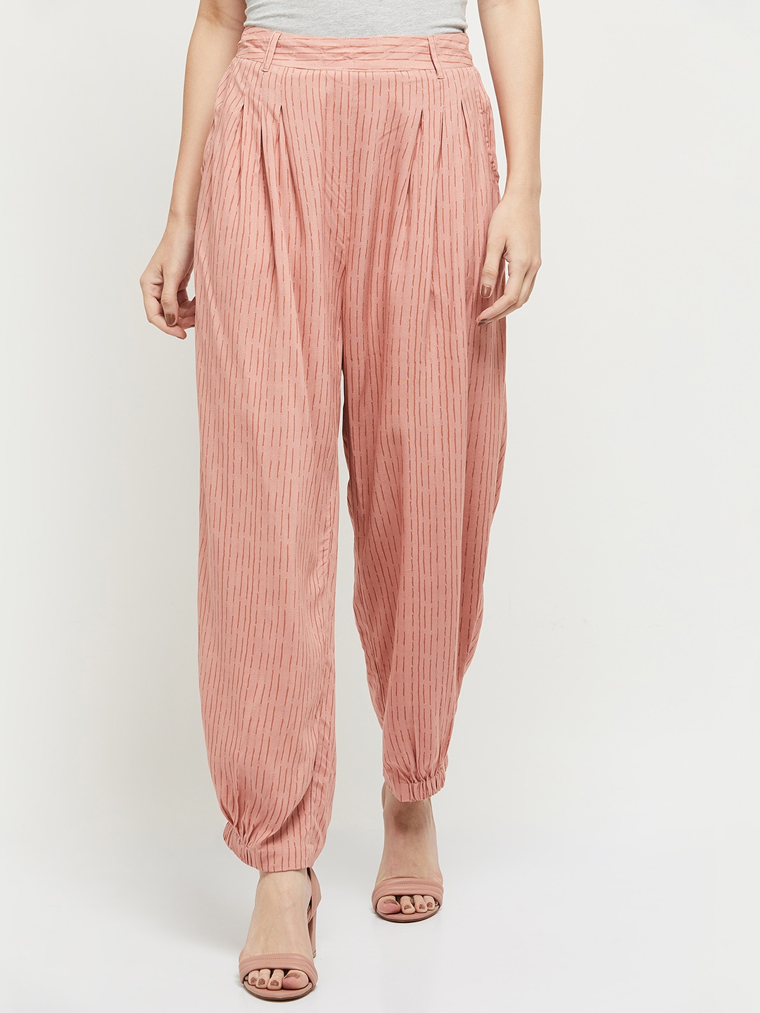 

max Men Peach-Coloured Printed Pleated Trousers