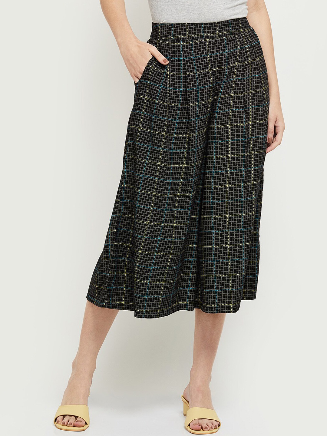 

max Women Black Checked Culottes Trousers