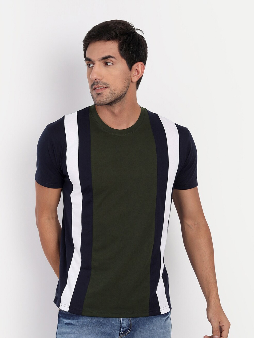 

CLAFOUTIS Men Olive Green & Navy Blue Colourblocked Slim Fit T-shirt