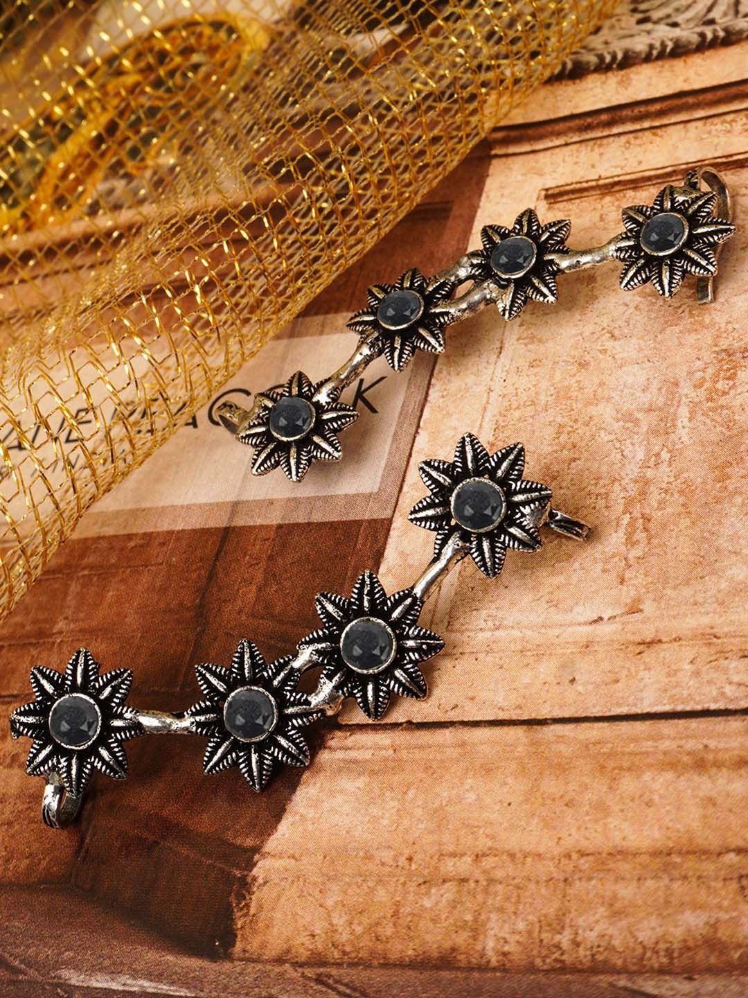 

Urmika Floral Drop Earrings, Na
