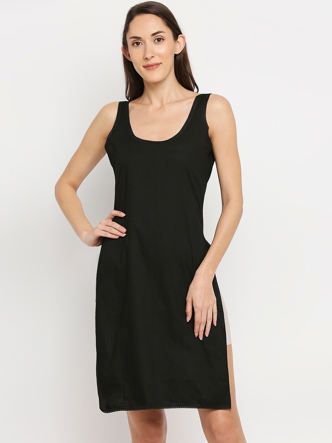 

Indiankala4u Women Black Solid Knee Length Slips