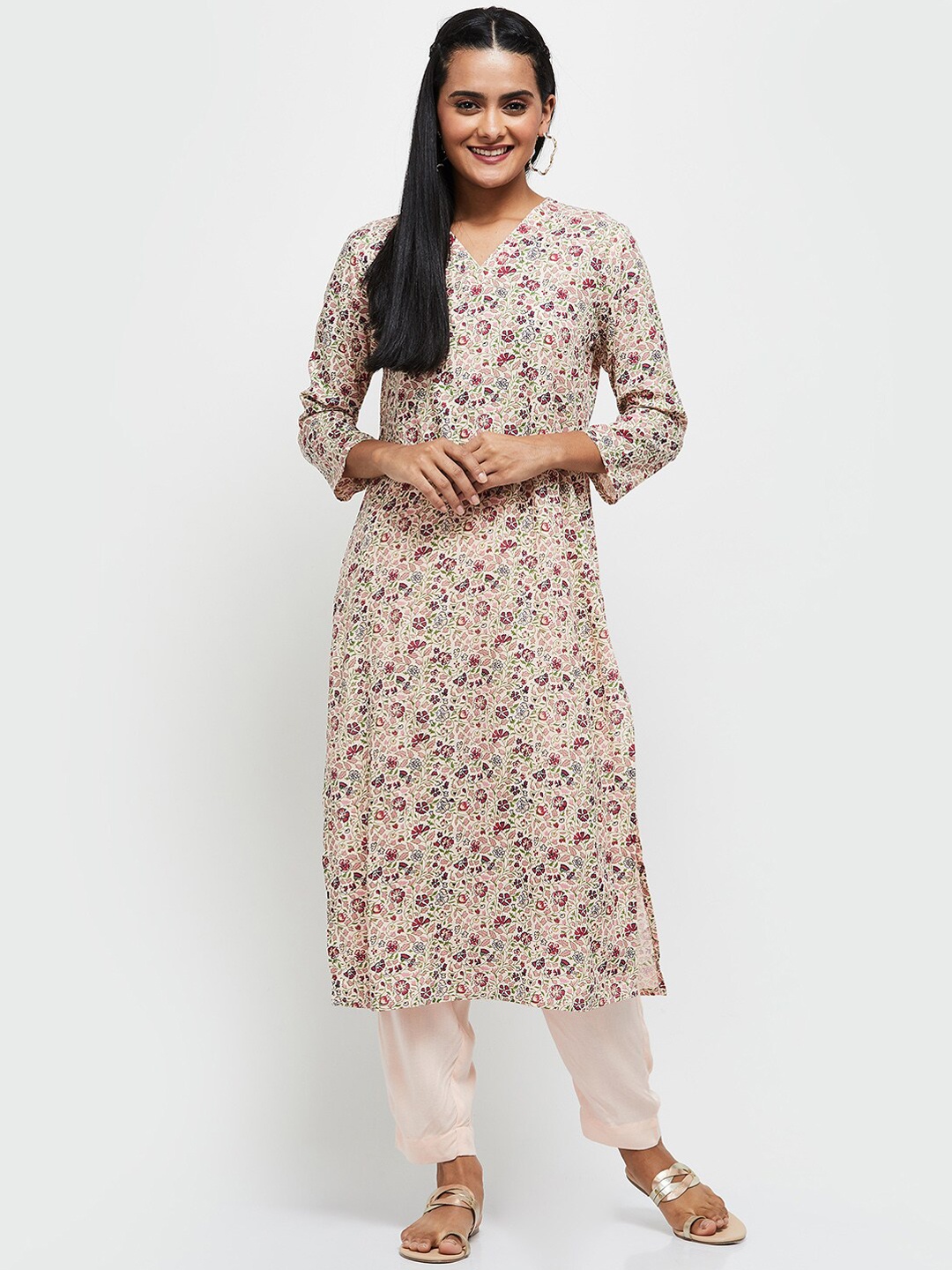 

max Women Beige Floral Printed Kurta with Trousers