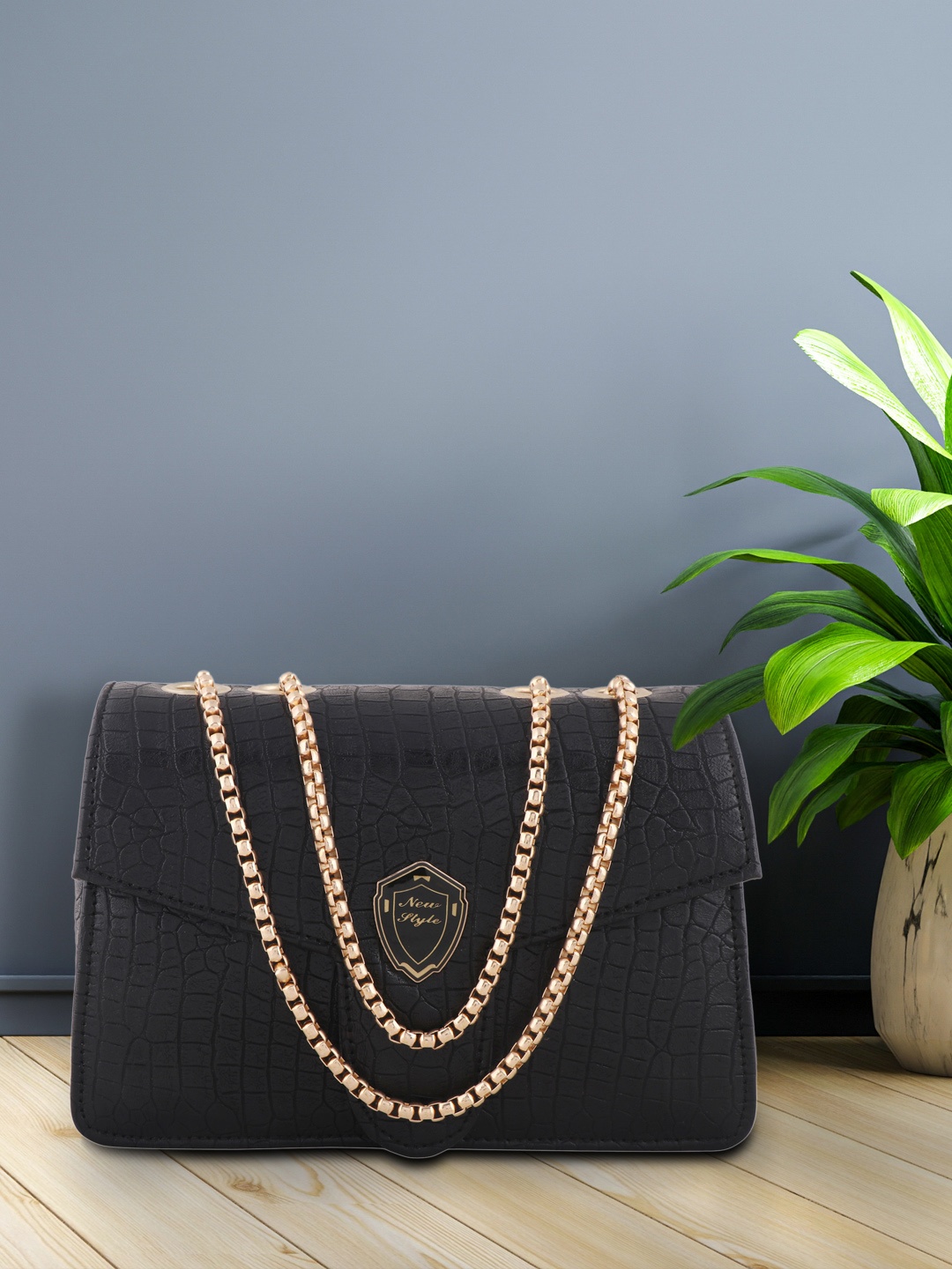 

LEKHX Women Black Textured PU Structured Sling Bag with Quilted