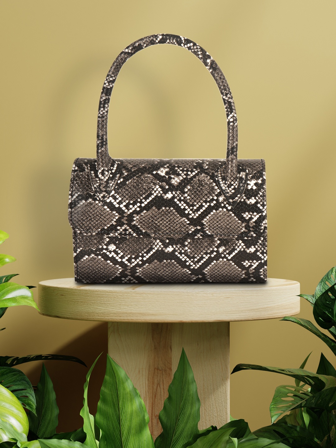 

LEKHX Brown Textured PU Handheld Bag