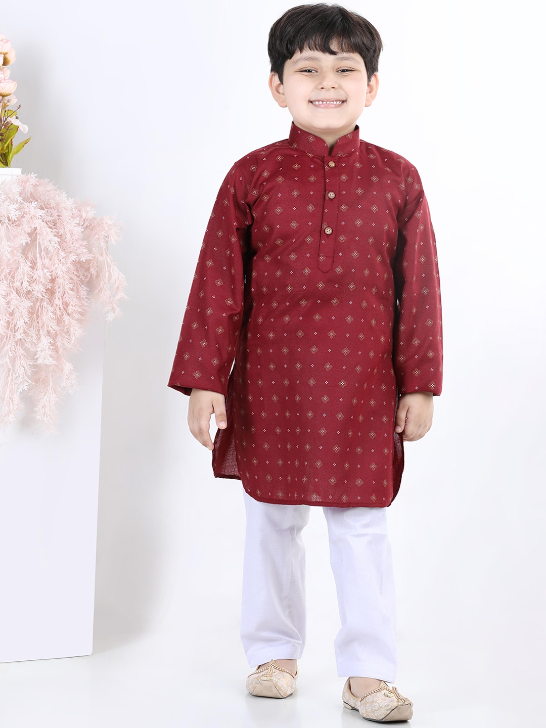 

Kidling Boys Maroon Floral Printed Kurta with Pyjamas