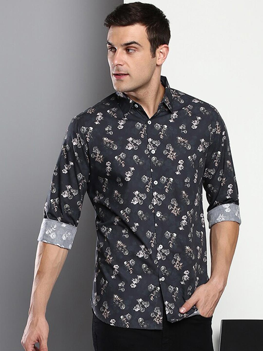 

Dennis Lingo Men Black Slim Fit Floral Printed Casual Shirt