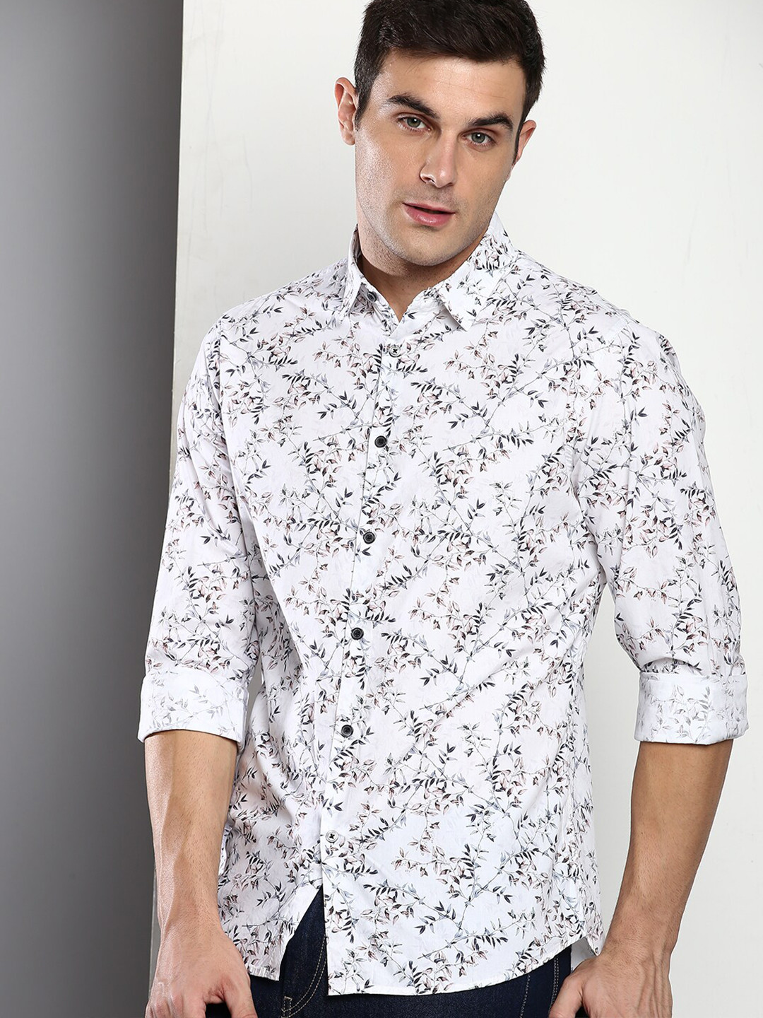 

Dennis Lingo Men White Slim Fit Floral Printed Casual Shirt